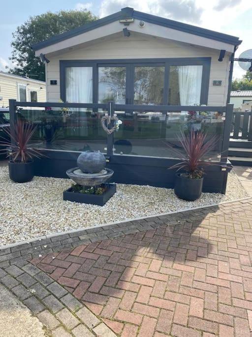 2 Bed, 2 Bath Lodge Style Caravan With Hot Tub & Private Garden At Patrington Haven Leisure Park Eksteriør billede