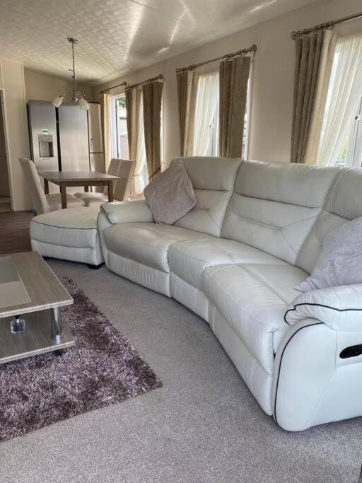 2 Bed, 2 Bath Lodge Style Caravan With Hot Tub & Private Garden At Patrington Haven Leisure Park Eksteriør billede